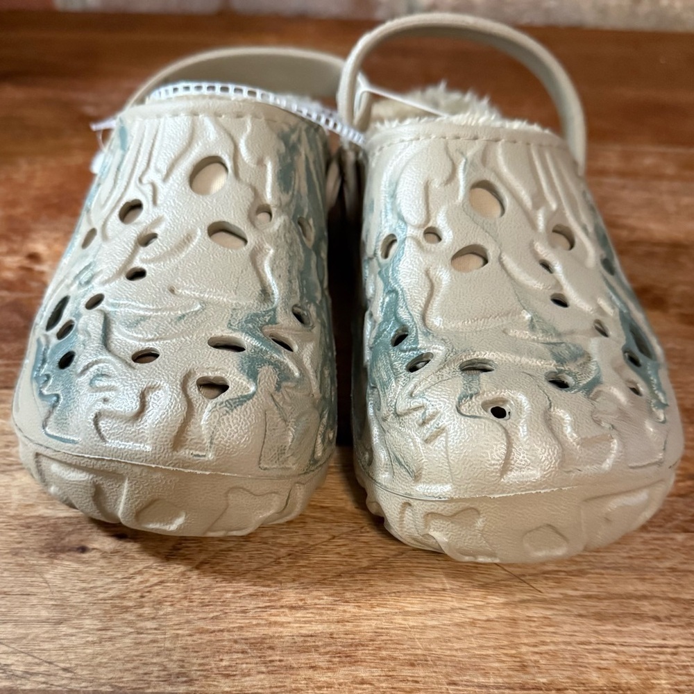 Durable  Lined  Camouflage Kids size 3 Clogs